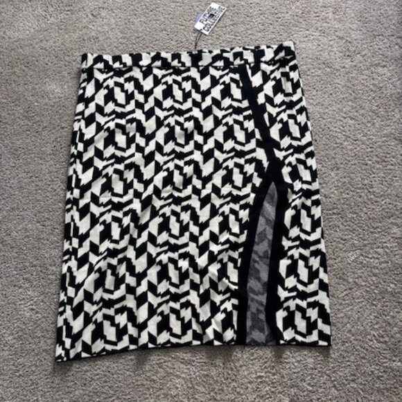NWT High-Rise Slit Knit Midi Skirt - Future Collective 4X - Picture 4 of 7